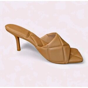 Bamboo Heels Size 8.5 Beige Tan Slip On Sandals Square Toe Puffy Quilted Mules